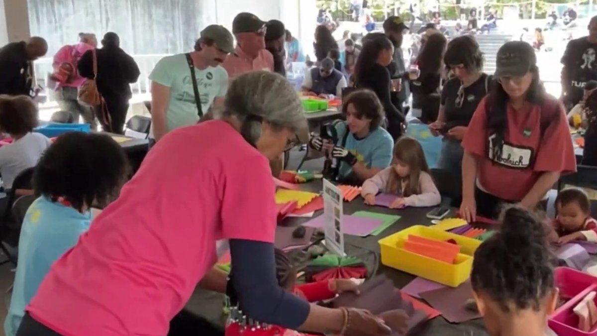 Oakland community gathers at museum to celebrate Juneteenth, reflect on freedo...