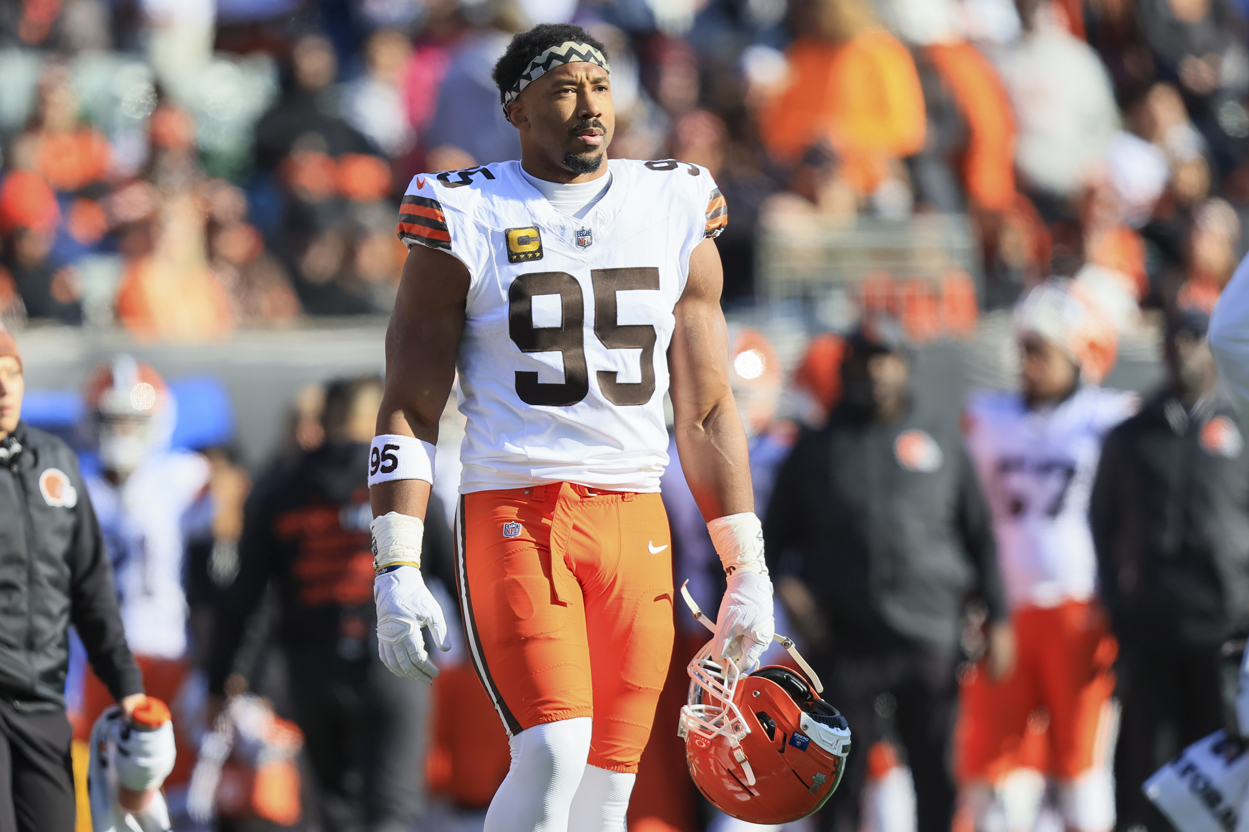 Browns reportedly trade star DE Myles Garrett to 49ers' NFC West rival Rams