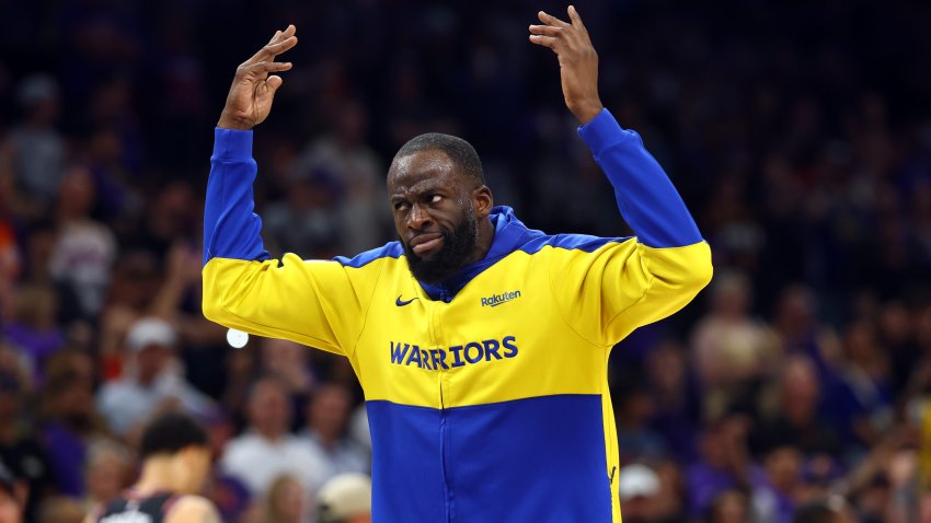 Apr 17, 2026; Phoenix, Arizona, USA; Golden State Warriors forward Draymond Green gestures the crowd after being ejected against the Phoenix Suns during the closing seconds of the play-in rounds of the 2026 NBA Playoffs at Mortgage Matchup Center. Mandatory Credit: Mark J. Rebilas-Imagn Images