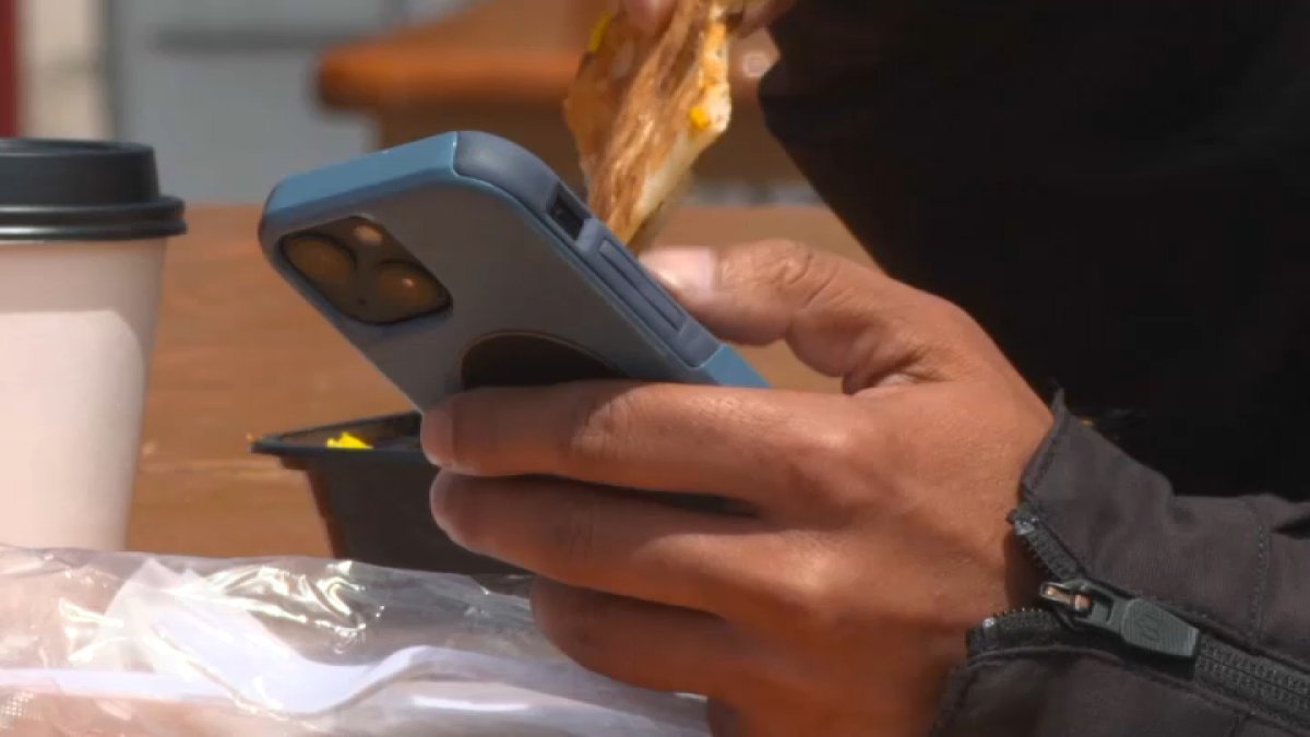 Public invited to weigh in on cellphone service quality during CPUC hearings