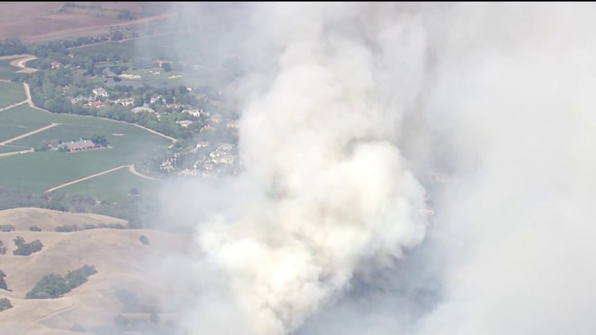 950-acre wildfire near Pleasanton prompts evacuation orders.
