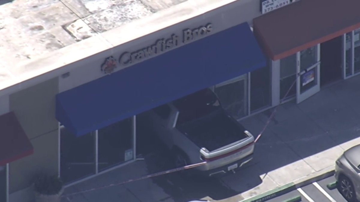 1 injured after car crashes into San Jose business
