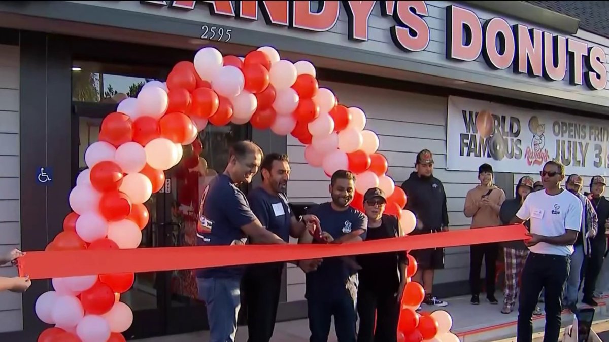 Randy’s Donuts opens first Bay Area location – NBC Bay Area