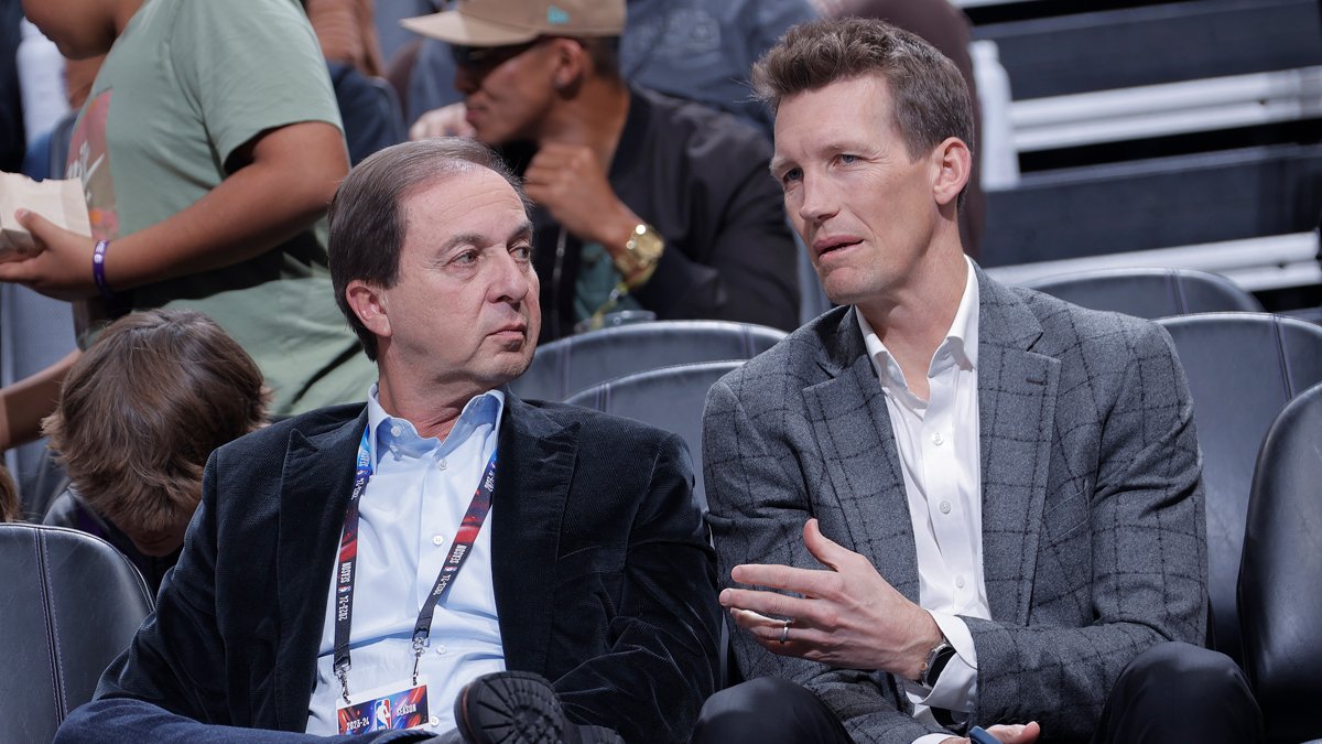 NBA pundit wants Joe Lacob to put Mike Dunleavy 'on the clock' for Warriors' lackluster offseason