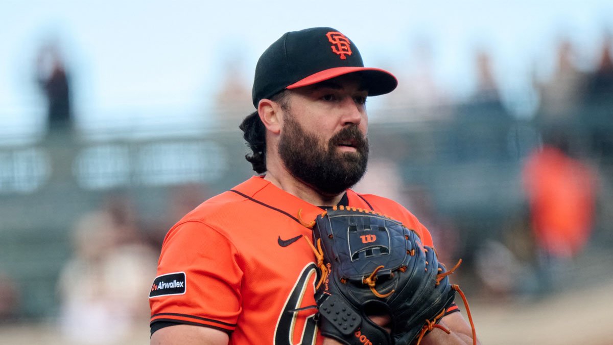 Giants trade left-handed starting pitcher Robbie Ray to Padres for two prospects