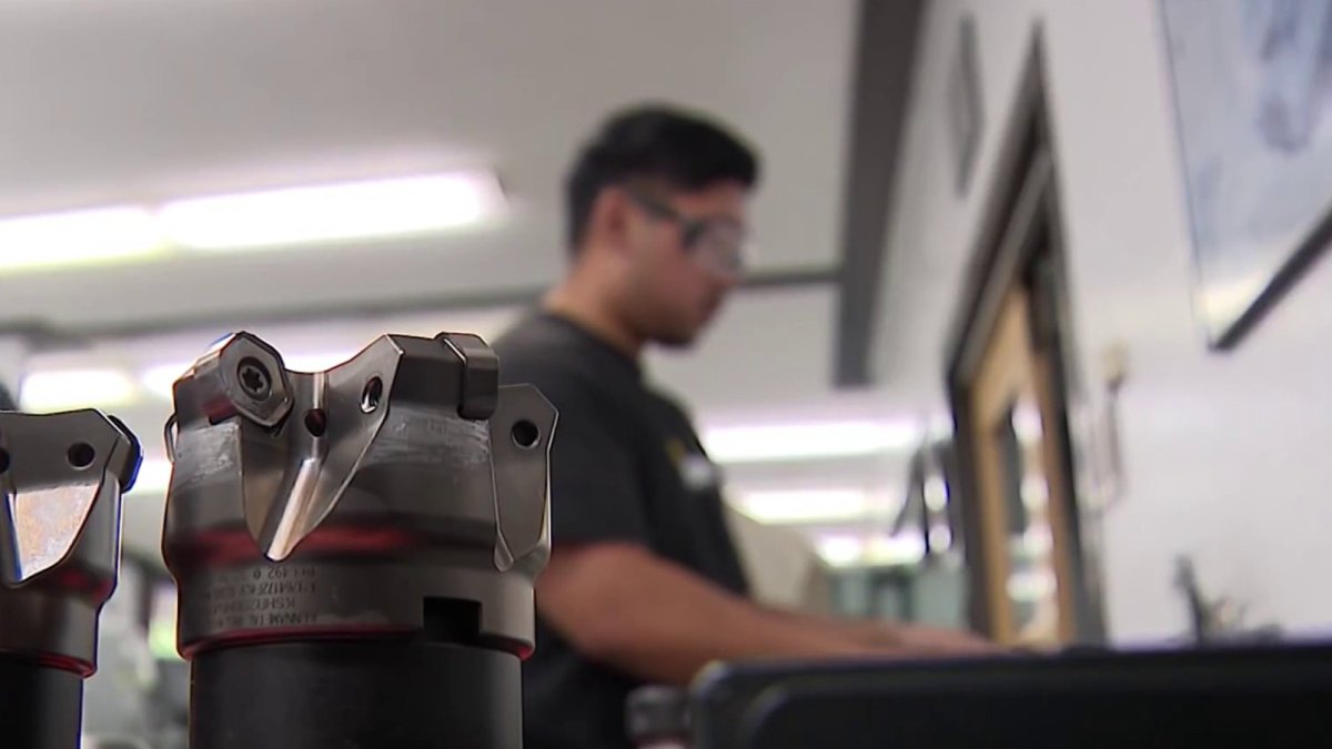De Anza College program to fuel Tesla’s next engineering technicians ...