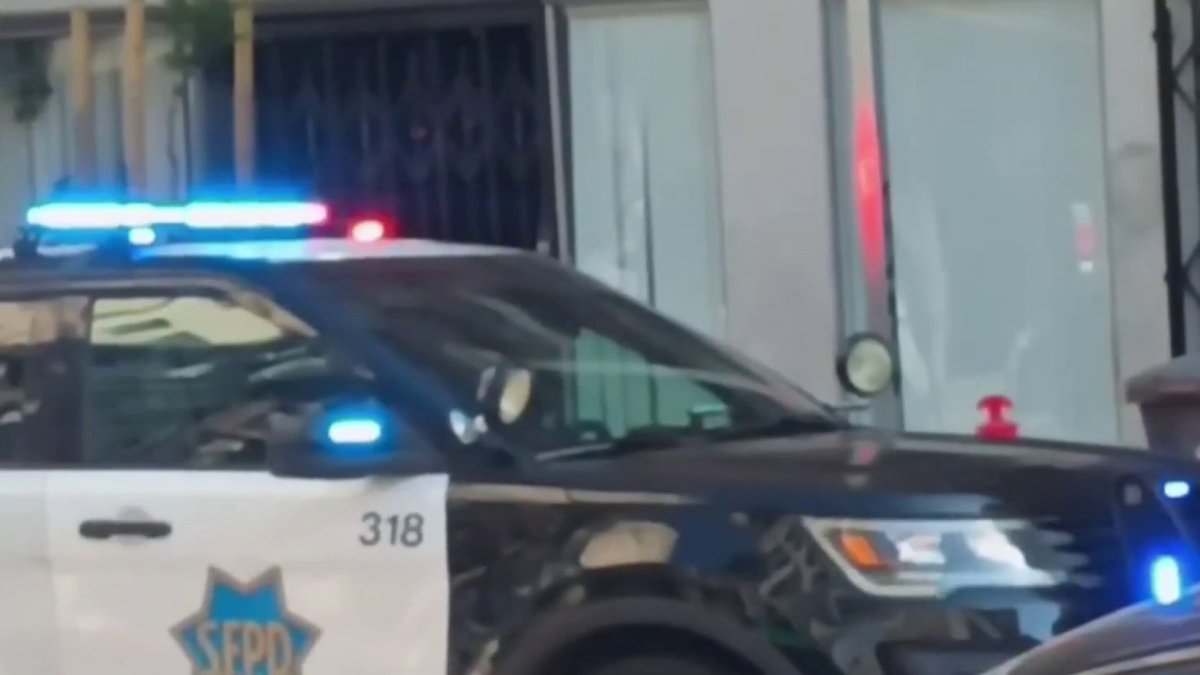 San Francisco police investigate double stabbing