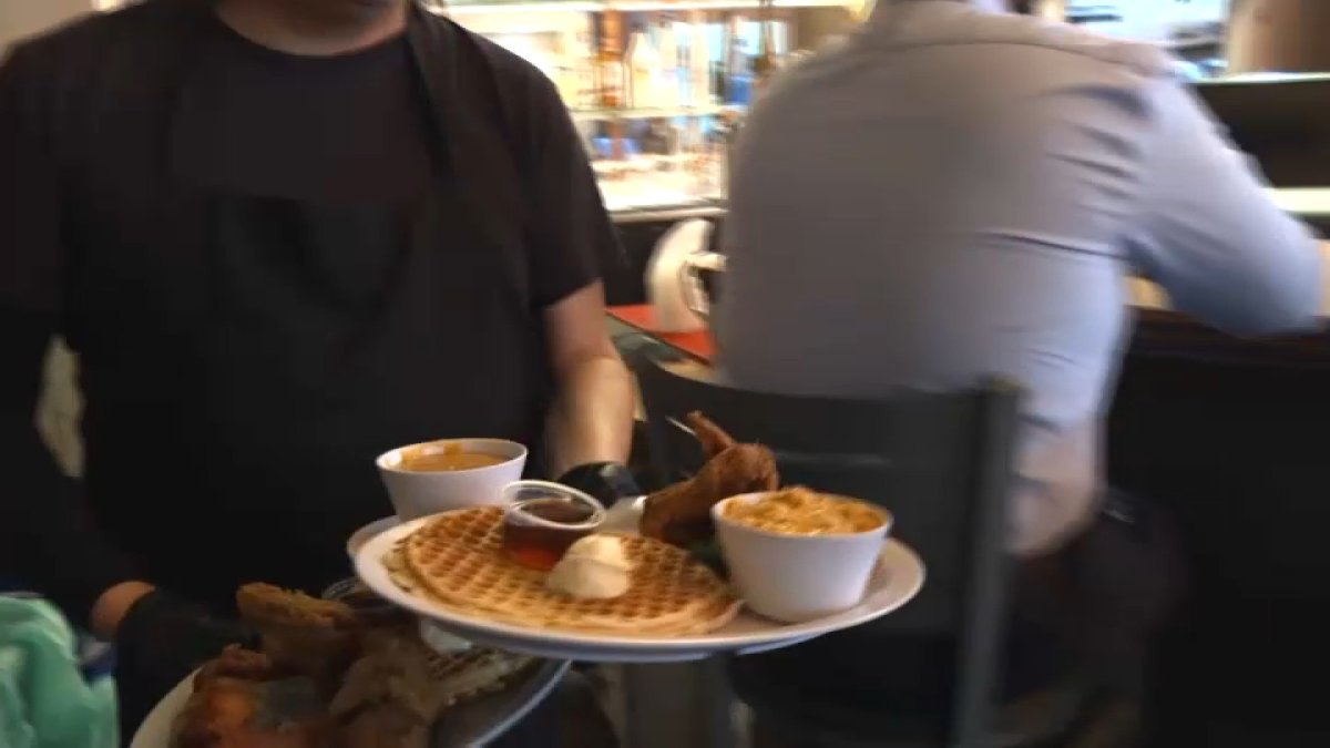 Home of Chicken and Waffles in Oakland closes its doors after 23 years