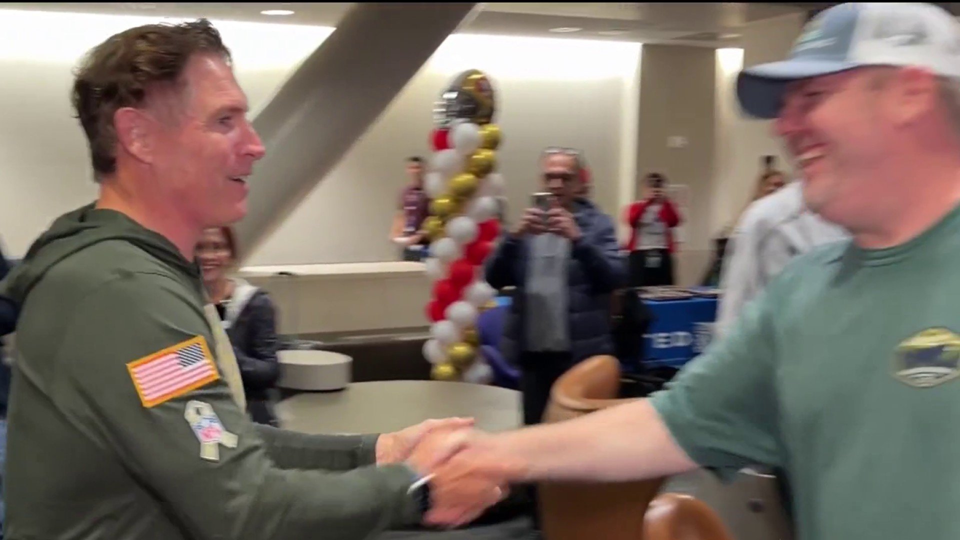 49ers fans head to Australia for season opener with surprise sendoff from Steve Young