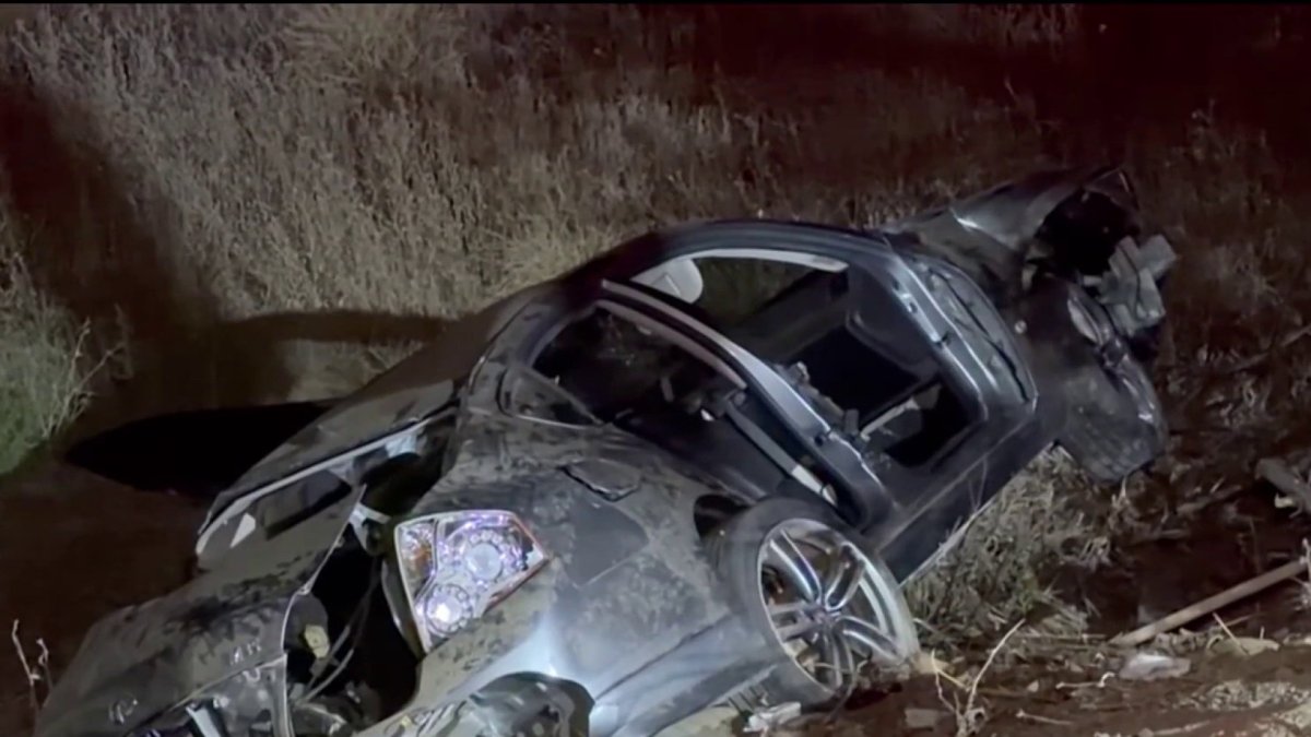 2 dead, 2 injured in late-night two-vehicle crash in rural Brentwood