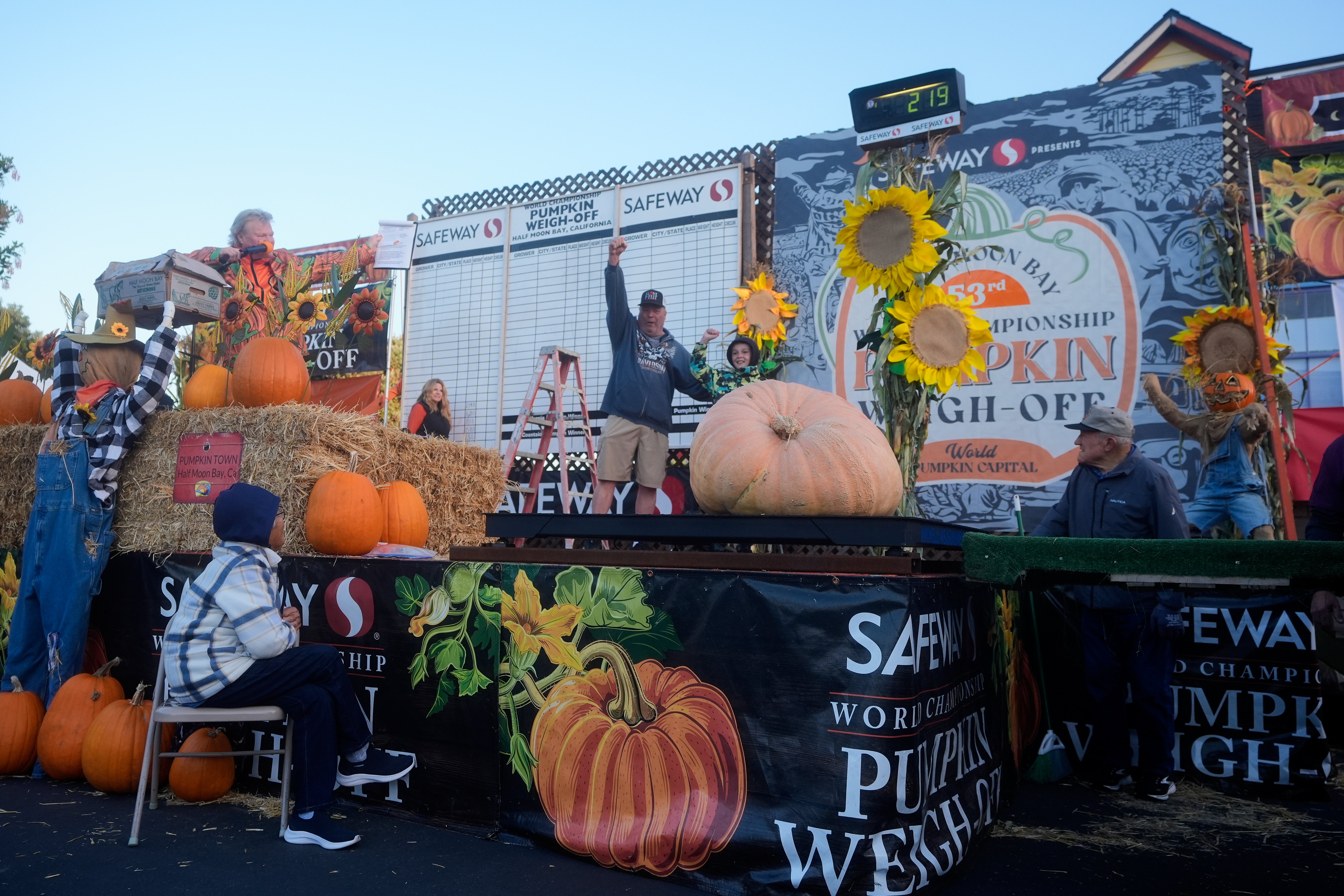 Giant pumpkins battle for heavyweight glory and the world record in California
