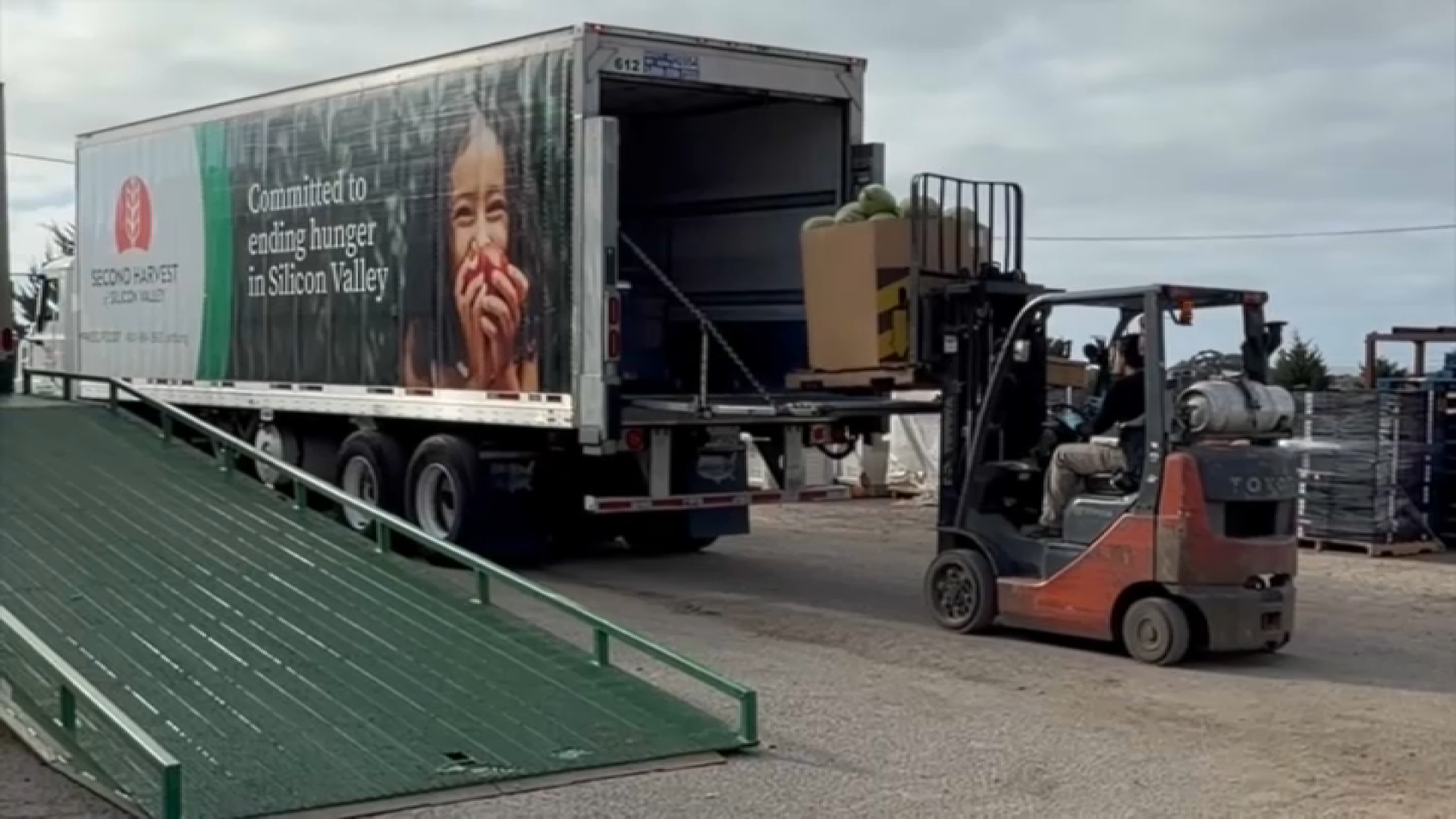 nbcbayarea.com - Robert Handa - Bay Area food banks, farms mobilize to better feed families in need