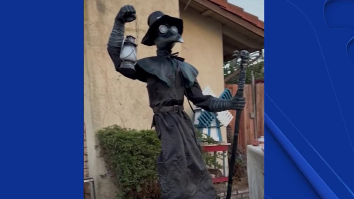 Halloween props stolen from San Leandro family's home