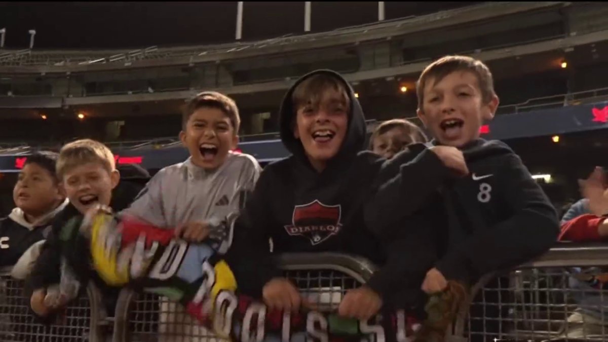 Oakland Roots play their last Coliseum match, fans say goodbye to the venue
