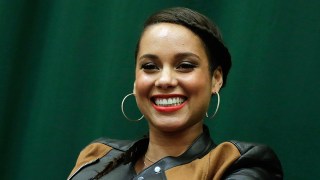 Alicia Keys Opens Pre-Super Bowl Show With Words About Mario Woods
