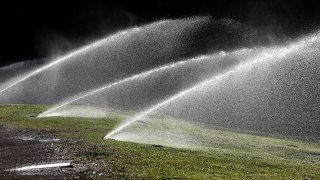 California Lets Local Water Districts Set Saving