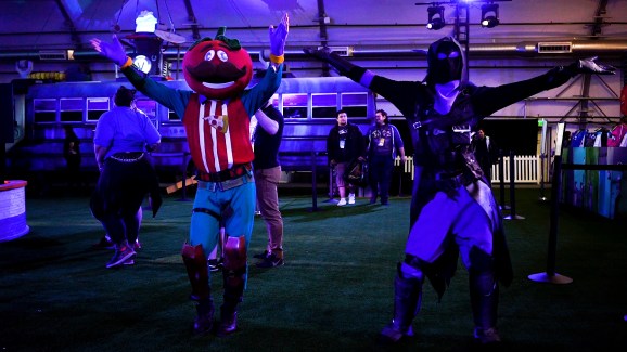 fortnite emote dance moves take over twitchcon - fortnite emotes that move