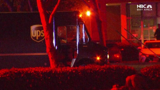 RAW: Suspect in San Jose UPS Standoff Flees on Foot