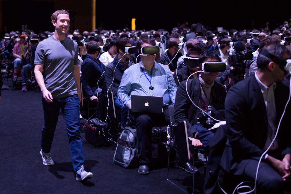 'Creepy,' 'Freaky,' 'Scary' Photo of Mark Zuckerberg Walking Past